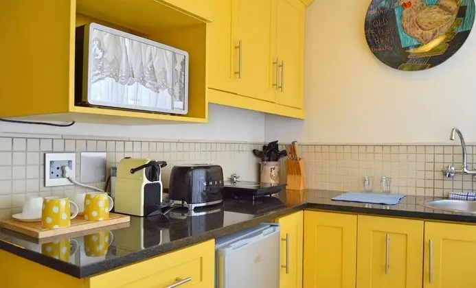 Champagne - Ground Floor Suite