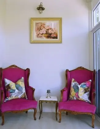 Champagne - Ground Floor Suite