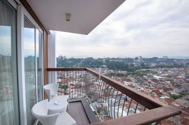 Executive Süit, Balkon, Havuz Manzaralı