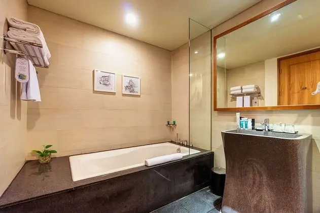 Executive Süit, Balkon, Havuz Manzaralı
