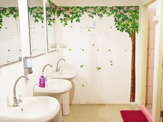 Small room Bunk with shared bathroom - no window