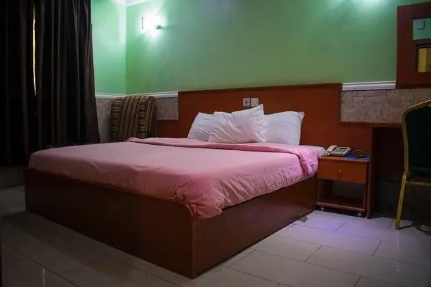 Deluxe Tek Büyük Yataklı Oda