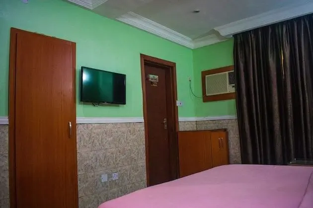 Standard Tek Büyük Yataklı Oda