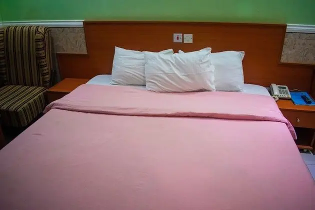 Standard Tek Büyük Yataklı Oda