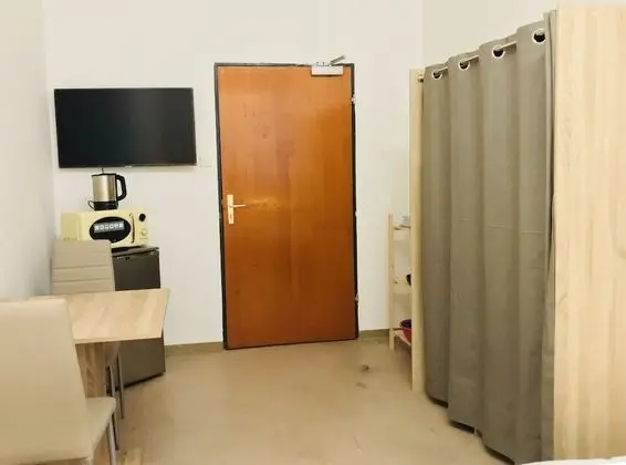 Basic Tek Büyük Yataklı Oda, Ortak Banyo