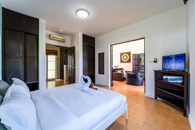 2 Bedrooms Villa