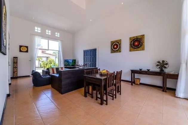2 Bedrooms Villa