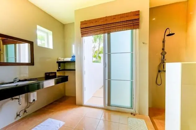 2 Bedrooms Villa