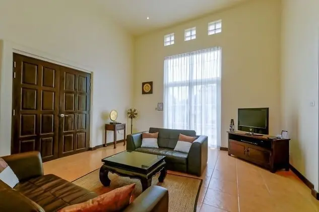 2 Bedrooms Villa