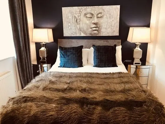 2 Bed Luxury Dockland Apartment
