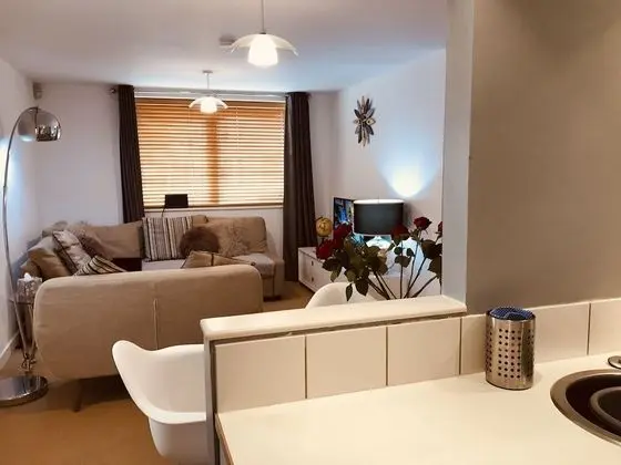 2 Bed Luxury Dockland Apartment