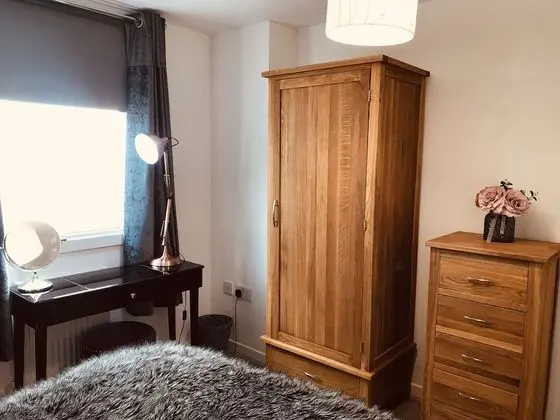 2 Bed Luxury Dockland Apartment