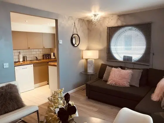 2 Bed Luxury Dockland Apartment, G/F