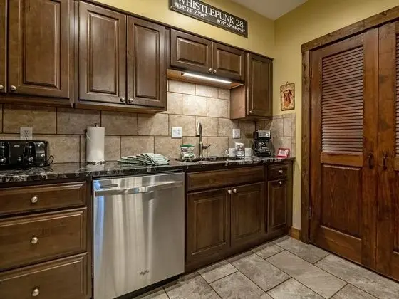 Daire, Birden Çok Yatak (2 Br:  Whistlepunk 28)
