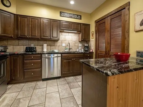 Daire, Birden Çok Yatak (2 Br:  Whistlepunk 28)