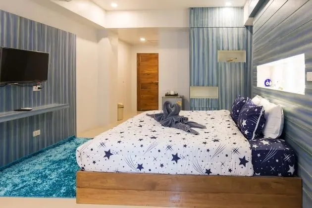 Ocean Beach Room