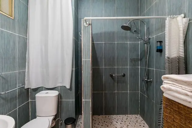 Deluxe Tek Büyük veya İki Ayrı Yataklı Oda, Havuz Manzaralı