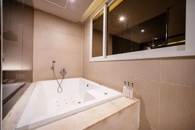 Premium Oda, 1 En Büyük (King) Boy Yatak