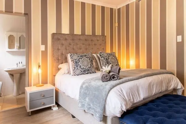 Lavender Queen Suite