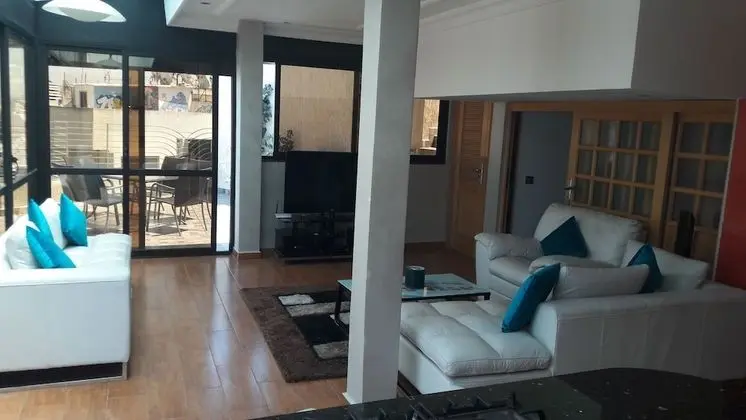 Deluxe Apart Daire, Sigara İçilebilir