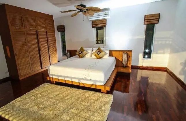 Villa (2 Pools & Seaview! Villa Serena 6BR, )