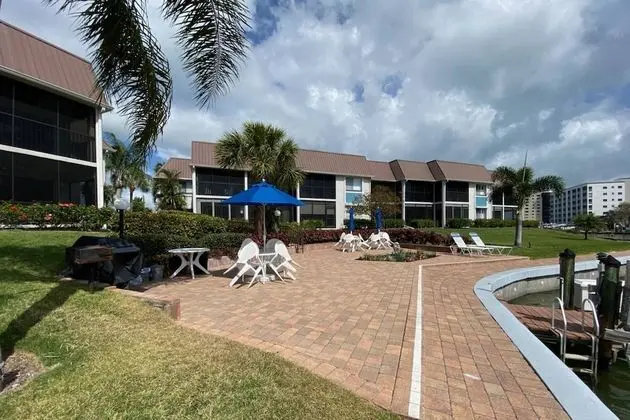 Daire (200 Lenell Rd 219)