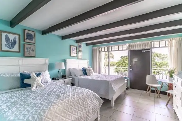 Oda (201 Little Harbor Inn)