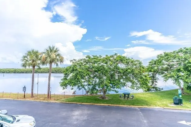 Oda (201 Little Harbor Inn)