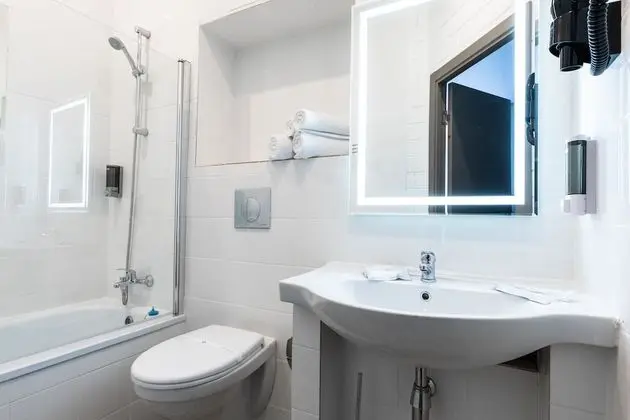Comfort Tek Büyük veya İki Ayrı Yataklı Oda