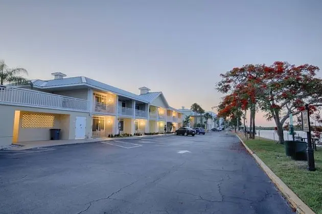 Oda (209 Little Harbor Inn)