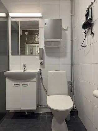 İki Ayrı Yataklı Oda, Ortak Banyo