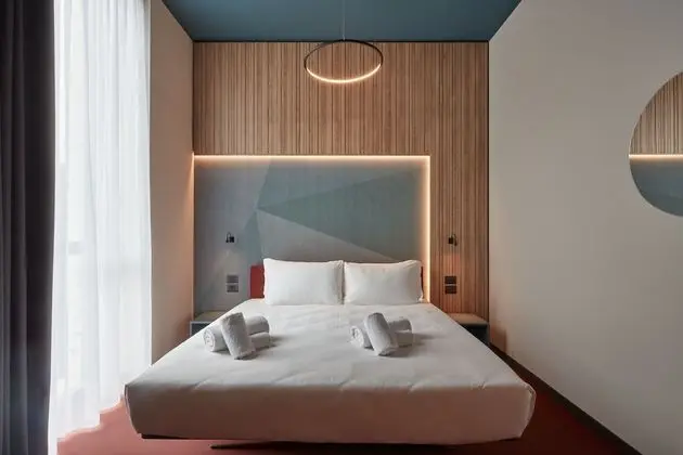 Creator - King Bed