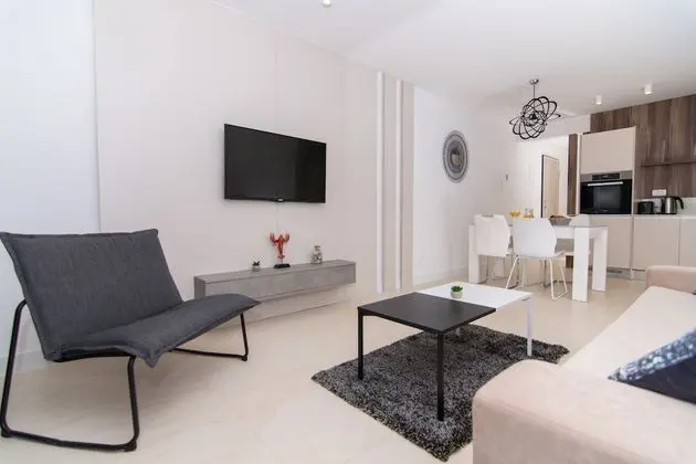 Deluxe Apart Daire, Zemin Kat