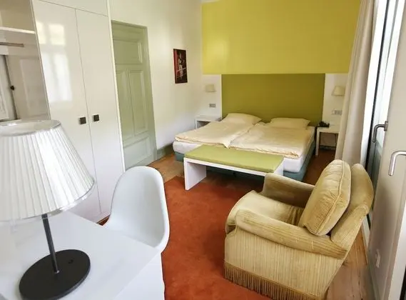 Büyük Yataklı Tek Kişilik Oda