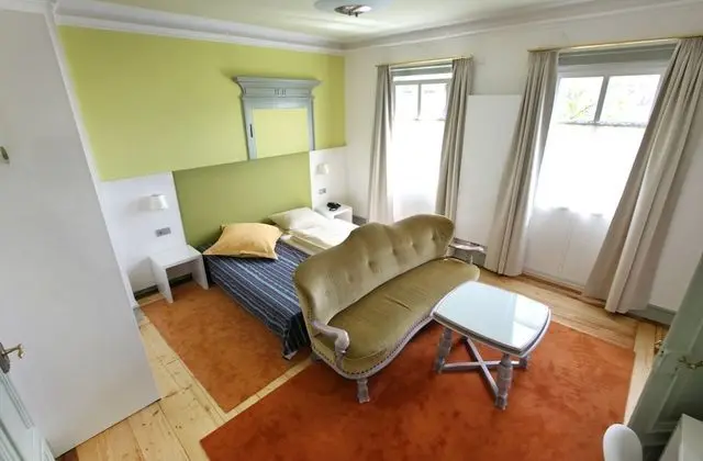 Büyük Yataklı Tek Kişilik Oda