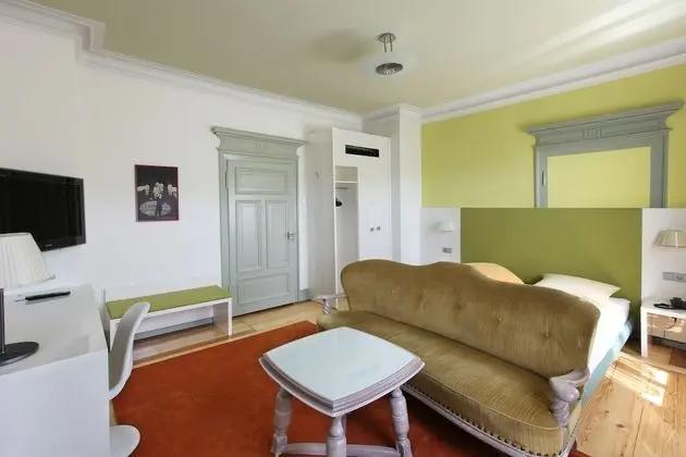 Büyük Yataklı Tek Kişilik Oda