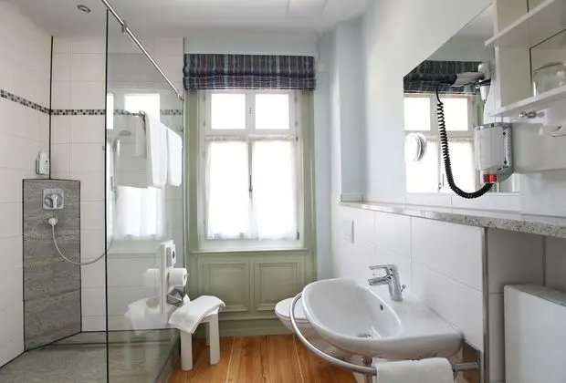 Büyük Yataklı Tek Kişilik Oda