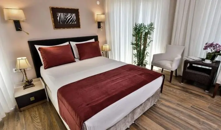 Teraslı Jakuzili Superior Oda