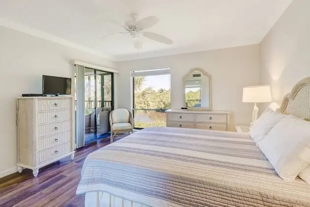 Daire (21400 Bay Village Dr  #204)