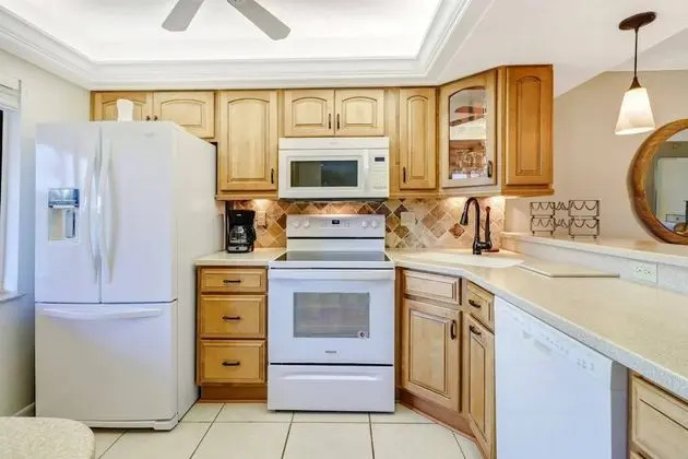 Daire (21400 Bay Village Dr  #204)