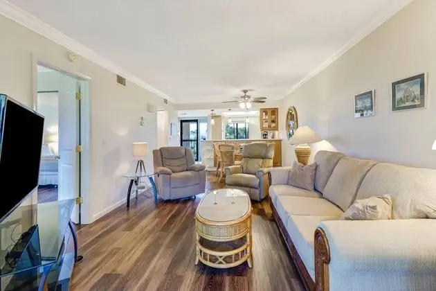 Daire (21400 Bay Village Dr  #204)