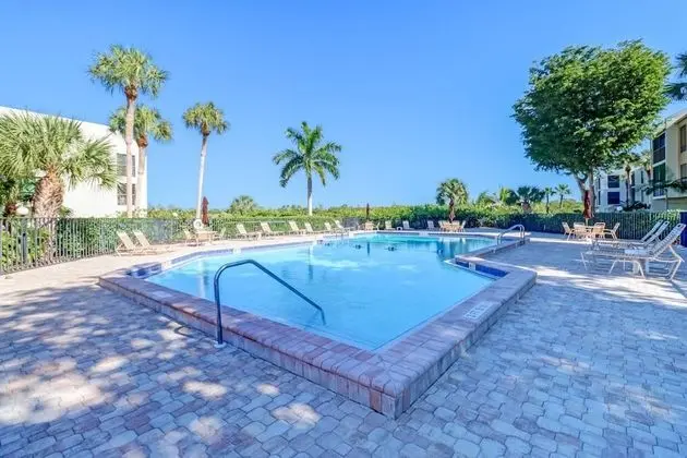 Daire (21400 Bay Village Dr  #204)