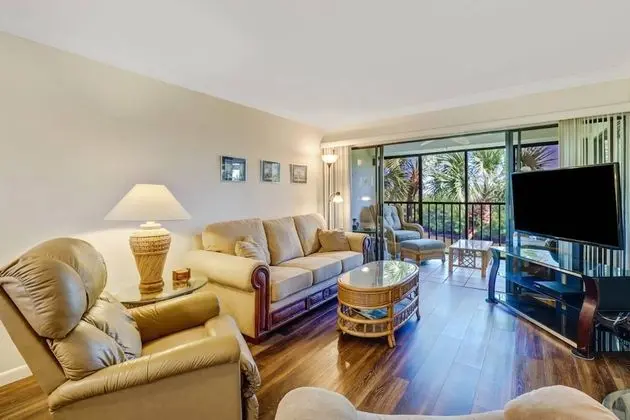 Daire (21400 Bay Village Dr  #204)