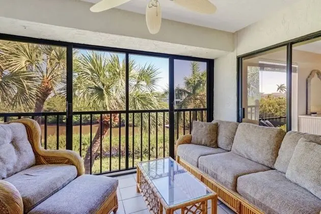 Daire (21400 Bay Village Dr  #204)