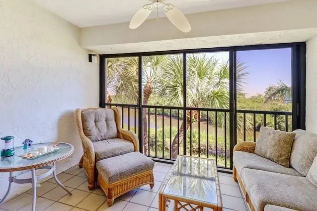 Daire (21400 Bay Village Dr  #204)