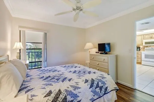 Daire (21400 Bay Village Dr  #204)