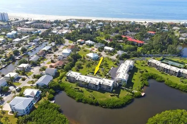 Daire (21400 Bay Village Dr  #204)