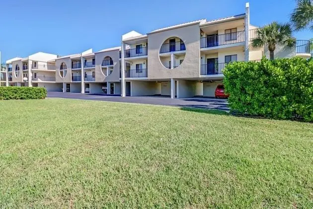 Daire (21400 Bay Village Dr  #204)