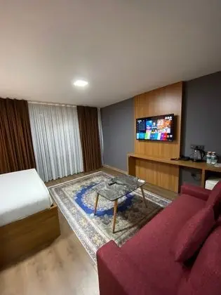 Jakuzili Suite Oda