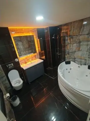 Jakuzili Suite Oda